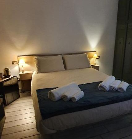 Piazza Martiri Rooms Cagliari Esterno foto