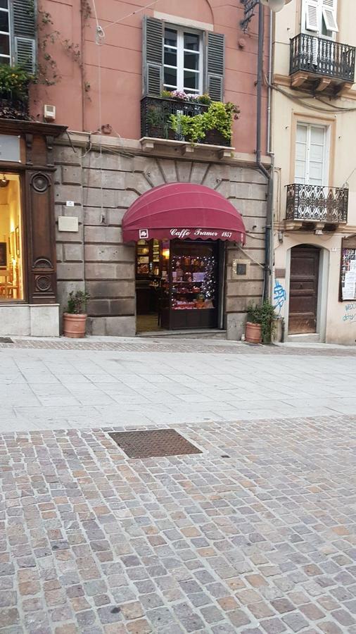 Piazza Martiri Rooms Cagliari Esterno foto